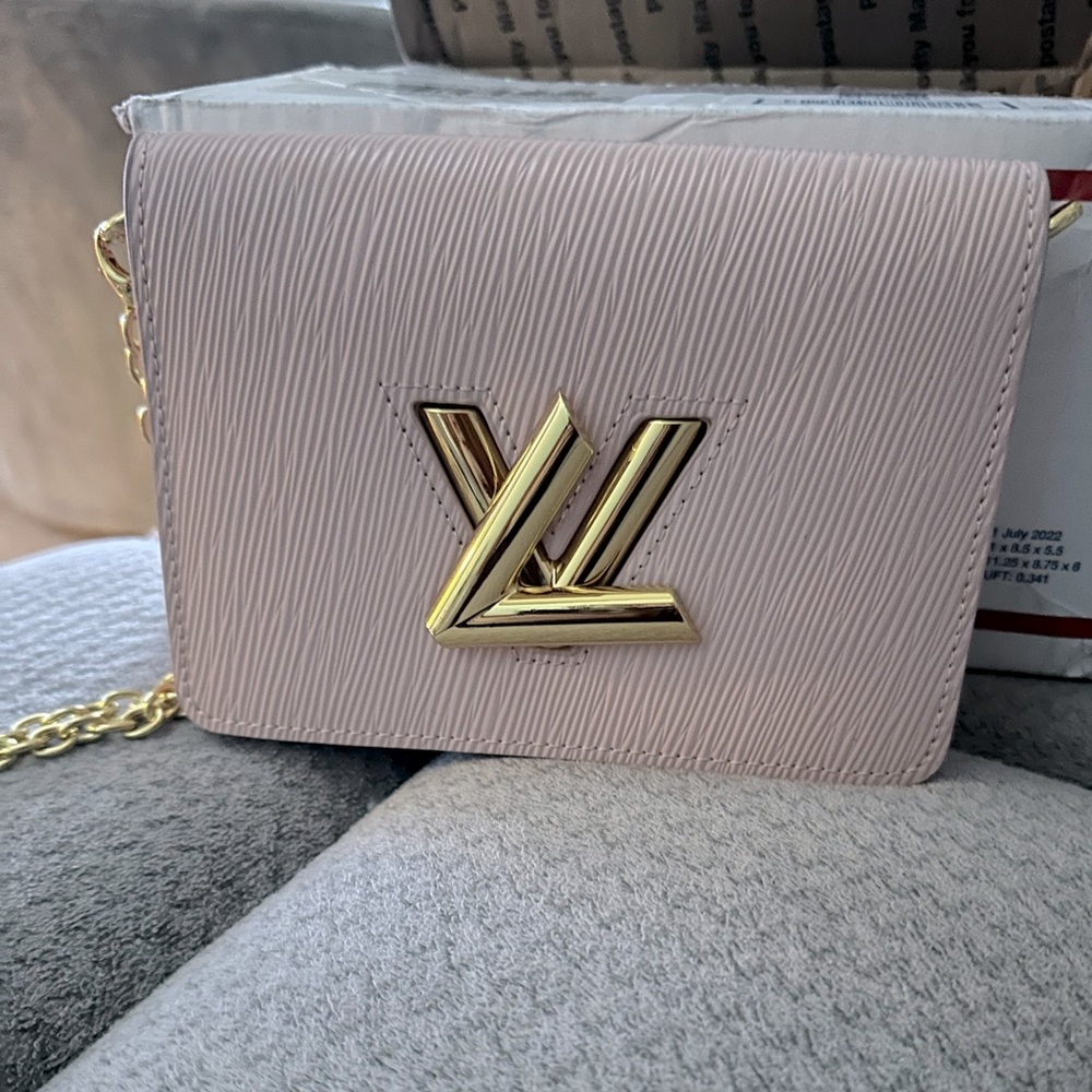 💕Louis Vuitton pink crossbody💕